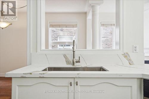 2453 Old Brompton Way, Oakville (West Oak Trails), ON - Indoor Photo Showing Kitchen