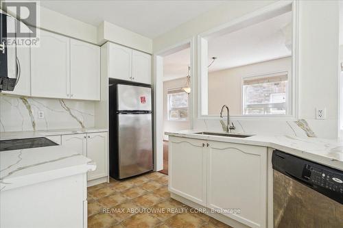 2453 Old Brompton Way, Oakville (West Oak Trails), ON - Indoor Photo Showing Kitchen