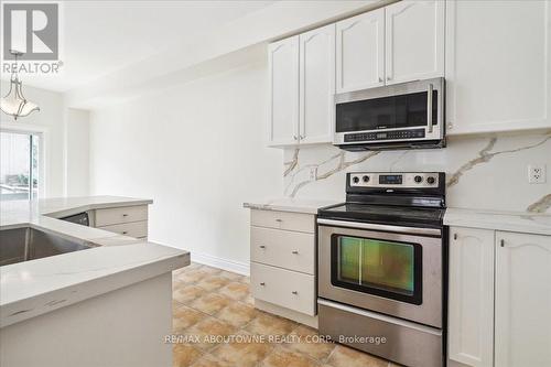 2453 Old Brompton Way, Oakville (West Oak Trails), ON - Indoor Photo Showing Kitchen