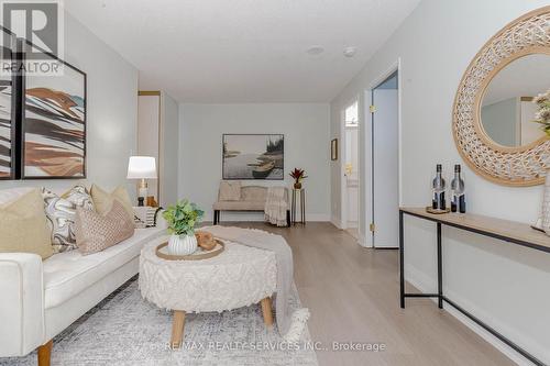 1216 - 155 Hillcrest Avenue, Mississauga (Cooksville), ON - Indoor Photo Showing Living Room