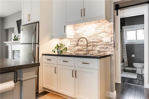 47 Lowell Avenue, St. Catharines, ON - Indoor Photo Showing Kitchen