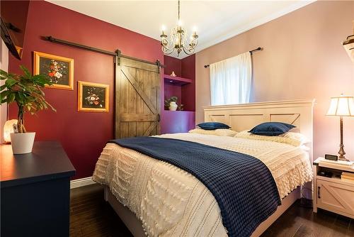 47 Lowell Avenue, St. Catharines, ON - Indoor Photo Showing Bedroom