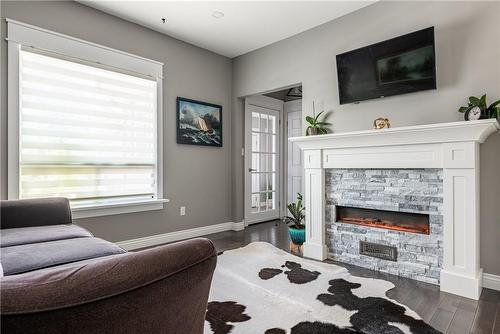 47 Lowell Avenue, St. Catharines, ON - Indoor Photo Showing Living Room With Fireplace