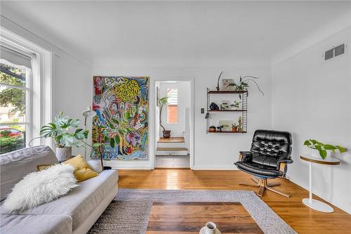 85 Arcade Crescent, Hamilton, ON - Indoor Photo Showing Living Room