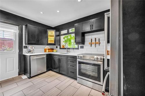 85 Arcade Crescent, Hamilton, ON - Indoor Photo Showing Kitchen