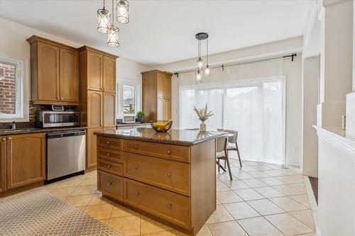 3099 Ferguson Drive, Burlington, ON - Indoor Photo Showing Kitchen