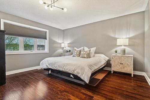 3099 Ferguson Drive, Burlington, ON - Indoor Photo Showing Bedroom