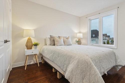 3099 Ferguson Drive, Burlington, ON - Indoor Photo Showing Bedroom