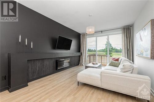 42 Riddell Street, Carleton Place, ON - Indoor Photo Showing Living Room