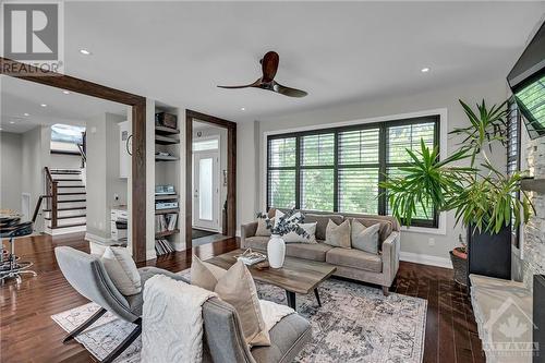 598 Golden Avenue, Ottawa, ON - Indoor Photo Showing Living Room