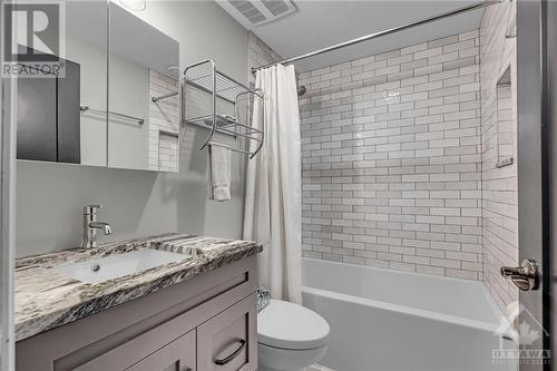 598 Golden Avenue, Ottawa, ON - Indoor Photo Showing Bathroom