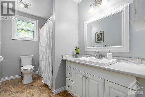 10 Woodland Drive, Braeside, ON - Indoor Photo Showing Bathroom