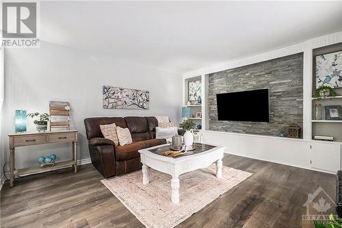 10 Woodland Drive, Braeside, ON - Indoor Photo Showing Living Room