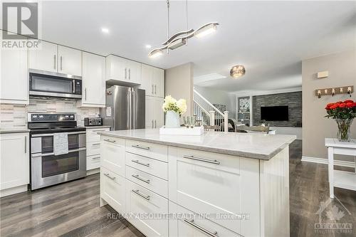 10 Woodland Drive, Mcnab/Braeside, ON - Indoor Photo Showing Kitchen With Upgraded Kitchen