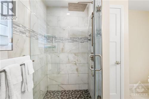 Ensuite bath in primary bedroom - 134 Bayview Drive, Ottawa, ON - Indoor Photo Showing Bathroom