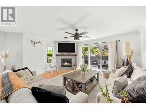 715 Barrera Road Unit# 8, Kelowna, BC - Indoor Photo Showing Living Room With Fireplace