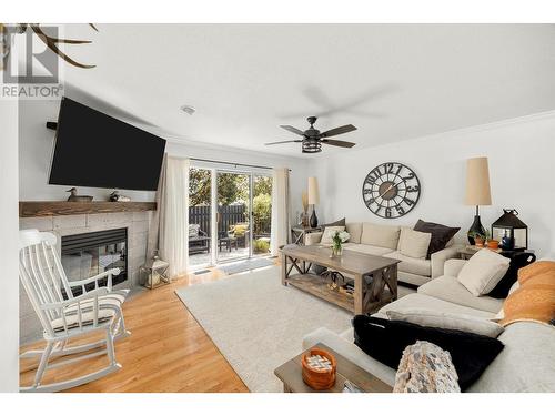 715 Barrera Road Unit# 8, Kelowna, BC - Indoor Photo Showing Living Room With Fireplace