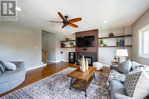 41 Knotty Pine Drive, Whitby (Williamsburg), ON - Indoor Photo Showing Living Room With Fireplace