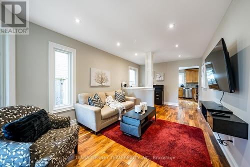 41 Knotty Pine Drive, Whitby (Williamsburg), ON - Indoor Photo Showing Living Room