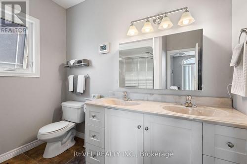 8028 Booth Street, Niagara Falls, ON - Indoor Photo Showing Bathroom