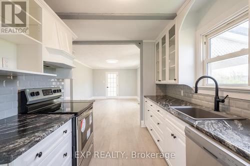 728 Gorham Road, Fort Erie, ON - Indoor Photo Showing Kitchen With Upgraded Kitchen