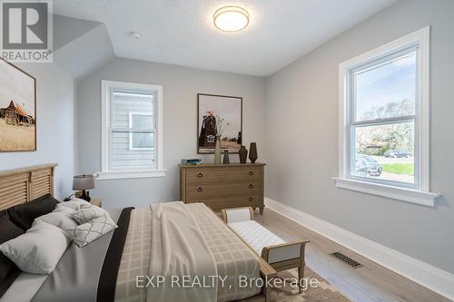 728 Gorham Road, Fort Erie, ON - Indoor Photo Showing Bedroom