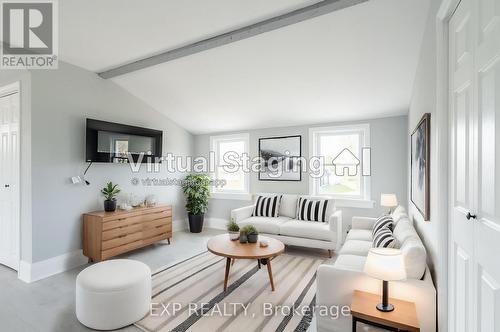 728 Gorham Road, Fort Erie, ON - Indoor Photo Showing Living Room