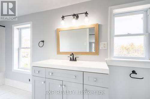 728 Gorham Road, Fort Erie, ON - Indoor Photo Showing Bathroom