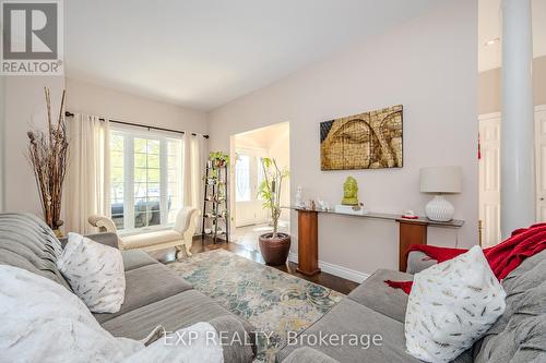 14 Mccorkindale Place, Guelph, ON - Indoor Photo Showing Living Room