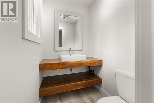 7 Kingsway Crescent, Moncton, NB - Indoor Photo Showing Bathroom