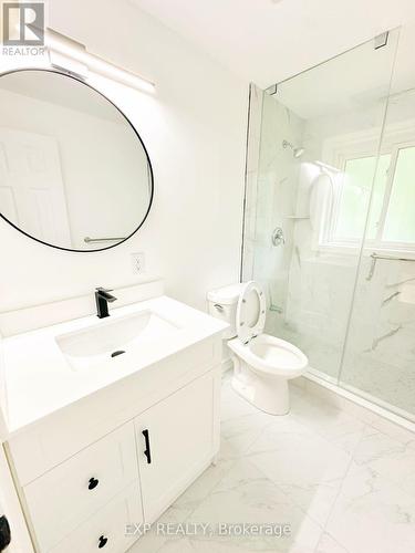 22 Jones Court, Aurora, ON - Indoor Photo Showing Bathroom