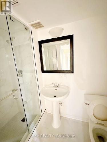 22 Jones Court, Aurora, ON - Indoor Photo Showing Bathroom