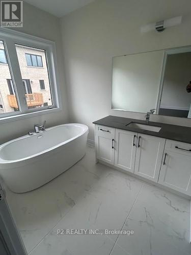 95 Bearberry Road, Springwater (Midhurst), ON - Indoor Photo Showing Bathroom