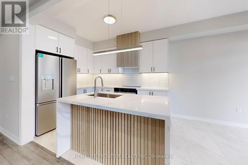 6 Rochester Drive, Barrie (Painswick South), ON - Indoor Photo Showing Kitchen With Upgraded Kitchen