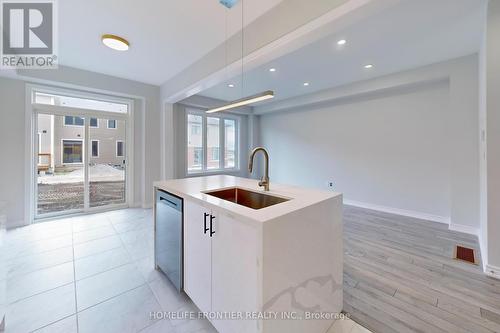 6 Rochester Drive, Barrie (Painswick South), ON - Indoor Photo Showing Kitchen