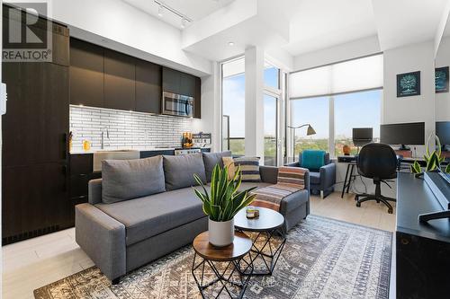 919 - 270 Dufferin Street, Toronto (South Parkdale), ON - Indoor Photo Showing Living Room