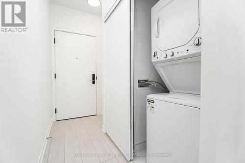 919 - 270 Dufferin Street, Toronto (South Parkdale), ON - Indoor Photo Showing Laundry Room