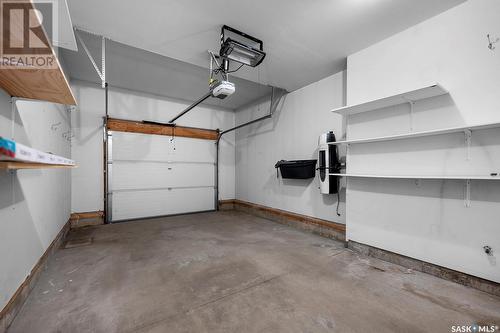 239 4002 Sandhill Crescent, Regina, SK - Indoor Photo Showing Garage