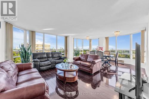 1110 - 330 Mill Street S, Brampton (Brampton South), ON - Indoor Photo Showing Living Room