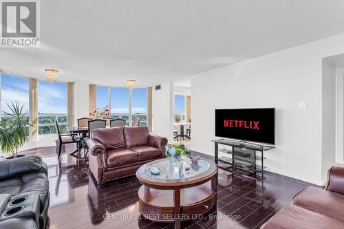 1110 - 330 Mill Street S, Brampton (Brampton South), ON - Indoor Photo Showing Living Room