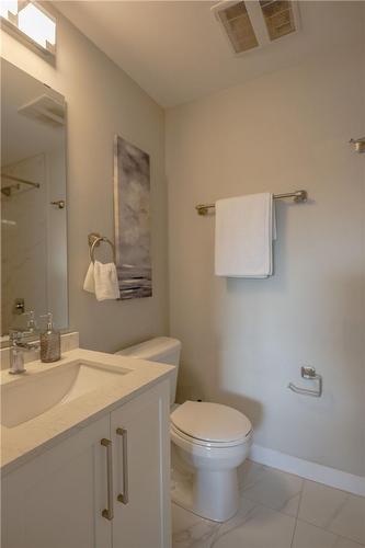 15 Queen Street S|Unit #902, Hamilton, ON - Indoor Photo Showing Bathroom