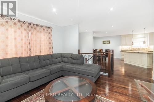 66 Queen Victoria Drive, Hamilton (Quinndale), ON - Indoor Photo Showing Living Room