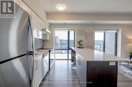 902 - 15 Queen Street S, Hamilton, ON - Indoor Photo Showing Kitchen