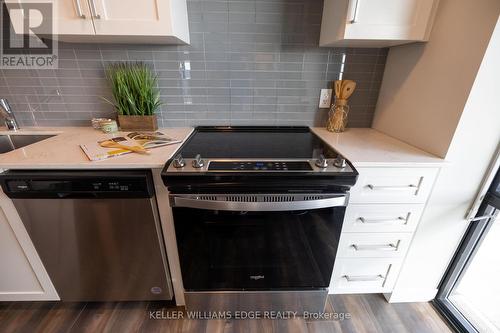 902 - 15 Queen Street S, Hamilton, ON - Indoor Photo Showing Kitchen