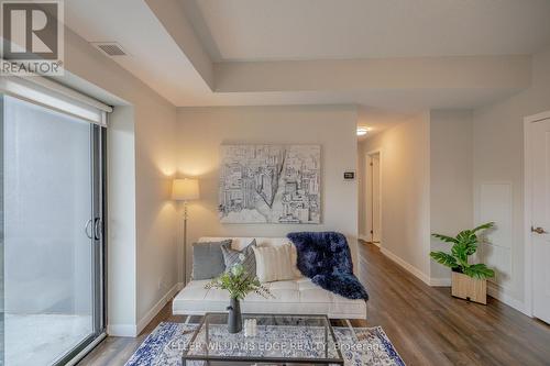 902 - 15 Queen Street S, Hamilton, ON - Indoor Photo Showing Living Room