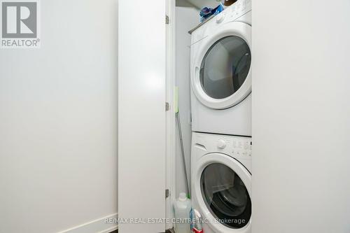 214 - 3018 Yonge Street, Toronto (Lawrence Park South), ON - Indoor Photo Showing Laundry Room