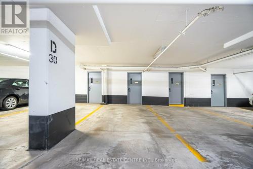 214 - 3018 Yonge Street, Toronto (Lawrence Park South), ON - Indoor Photo Showing Garage