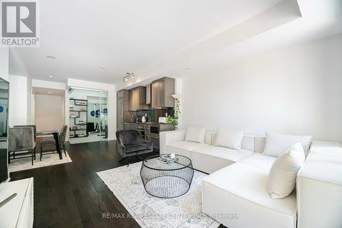 214 - 3018 Yonge Street, Toronto (Lawrence Park South), ON - Indoor Photo Showing Living Room