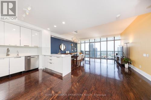 4404 - 33 Charles Street E, Toronto (Church-Yonge Corridor), ON - Indoor Photo Showing Kitchen