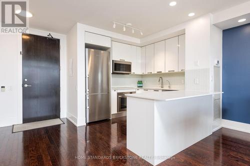 4404 - 33 Charles Street E, Toronto (Church-Yonge Corridor), ON - Indoor Photo Showing Kitchen